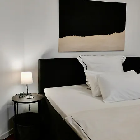 - Preferred By Business Travellers Ройтлинген