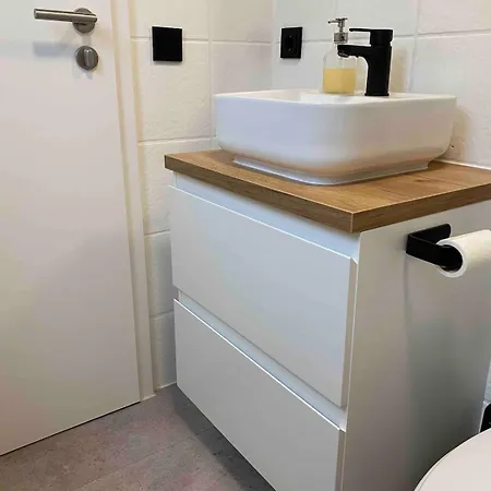 - Preferred By Business Travellers Ройтлинген